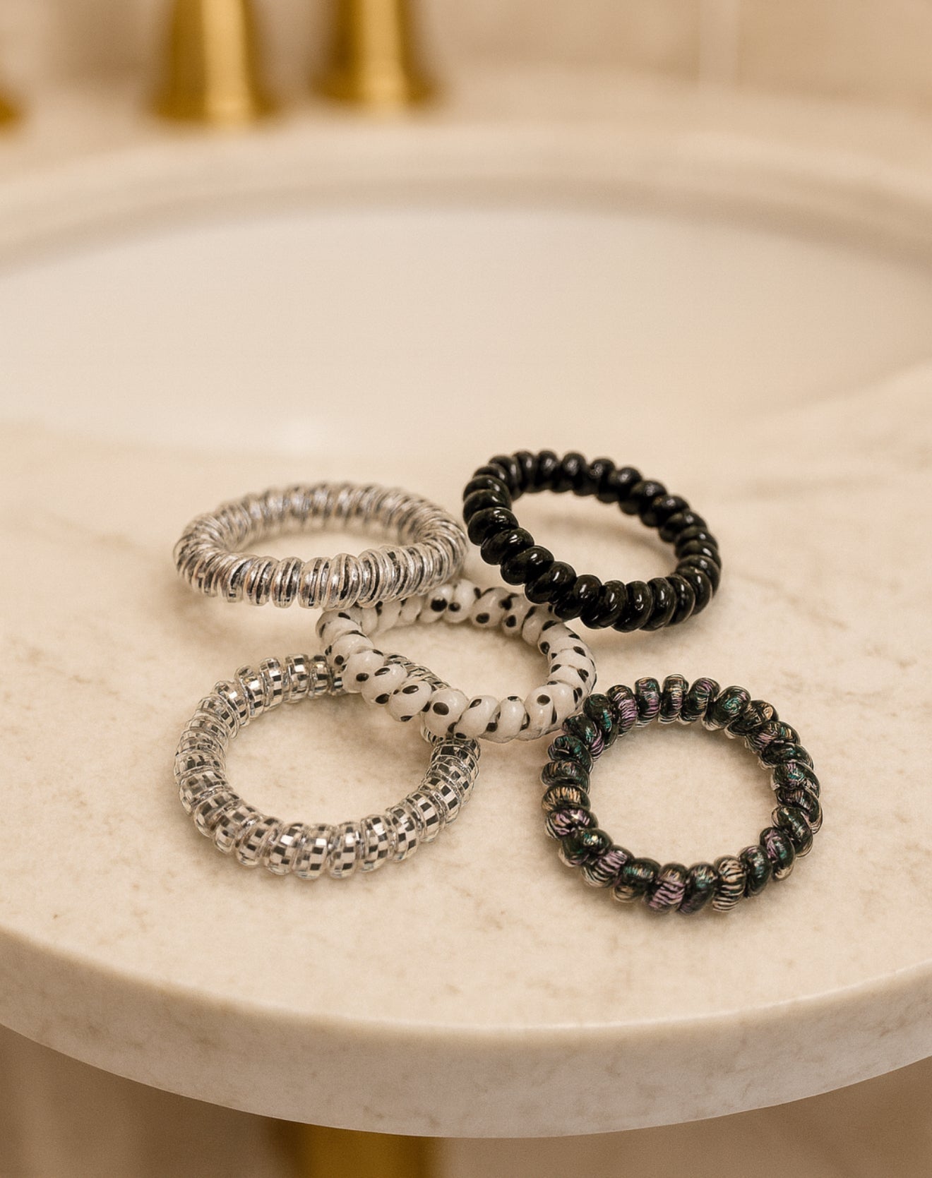 5 Pack Black and White ouchless Hair ties