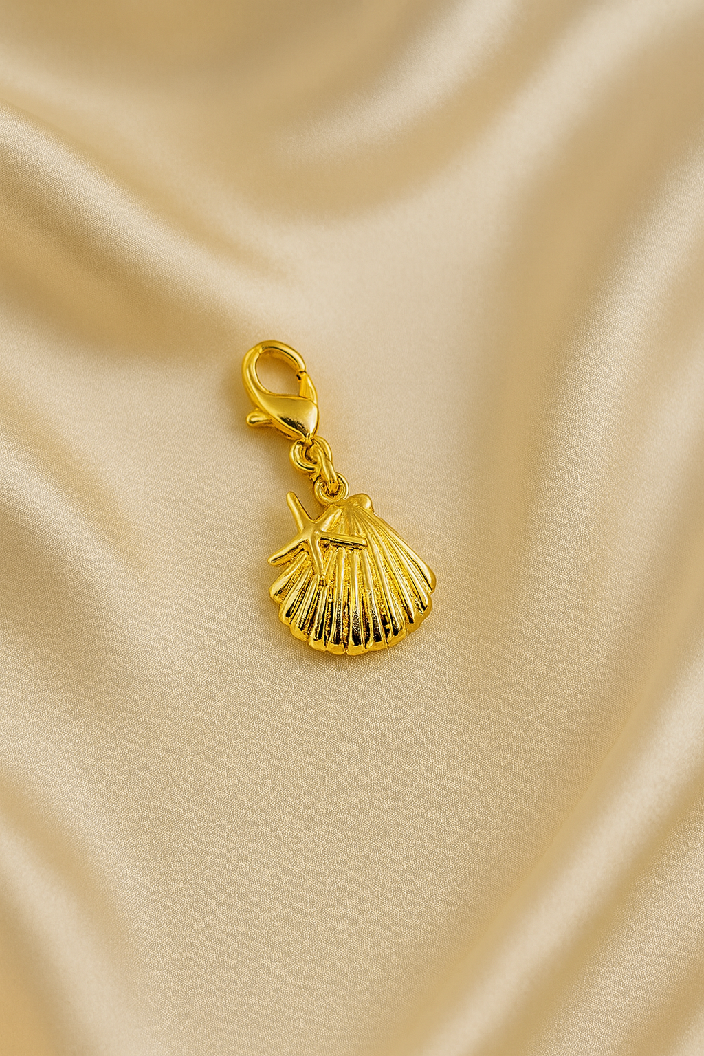 Bella Neane Exclusive Gold Seashell Charm