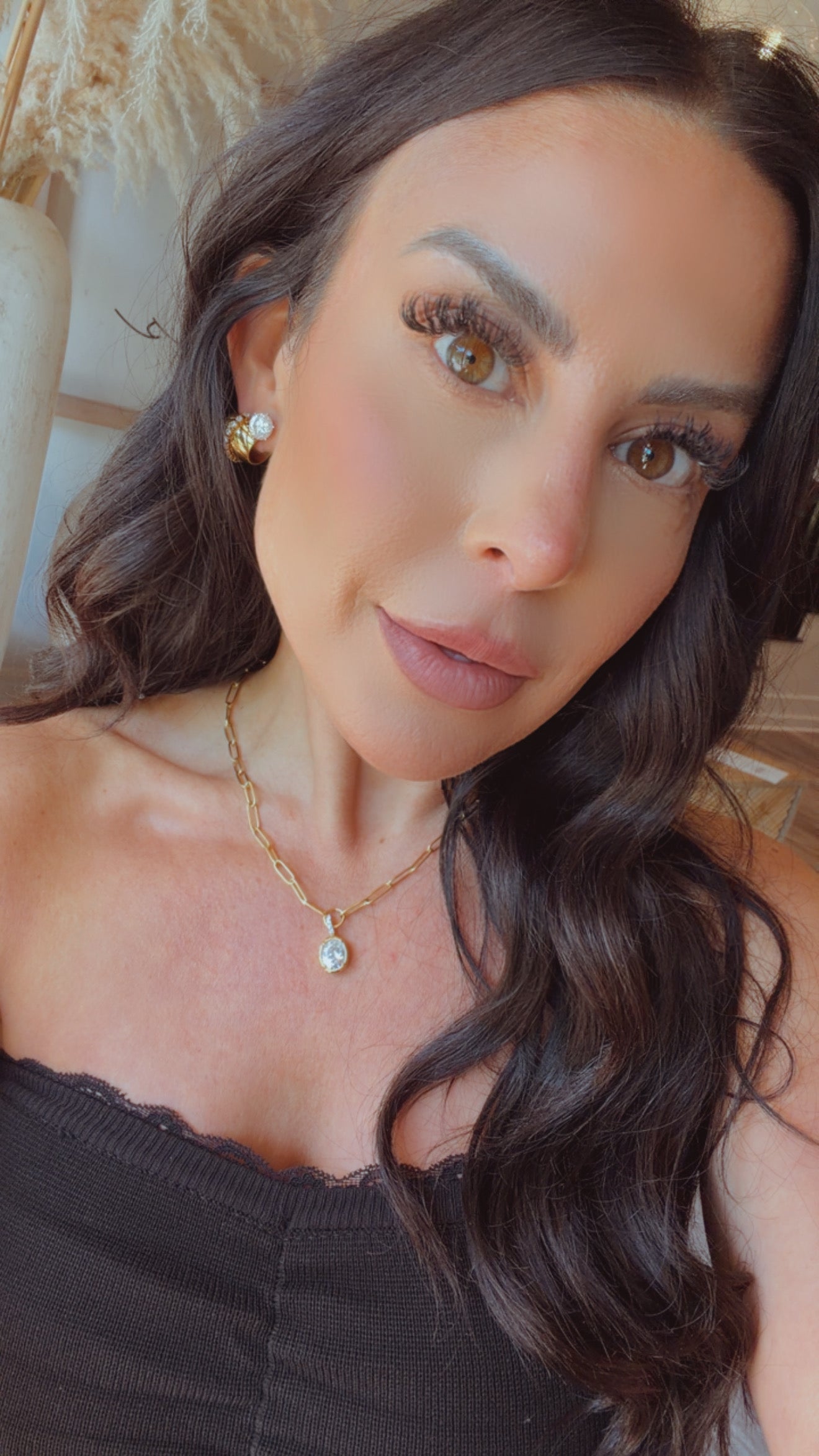 Chan Sutt Gold And Crystal Pendnat Chain Necklace