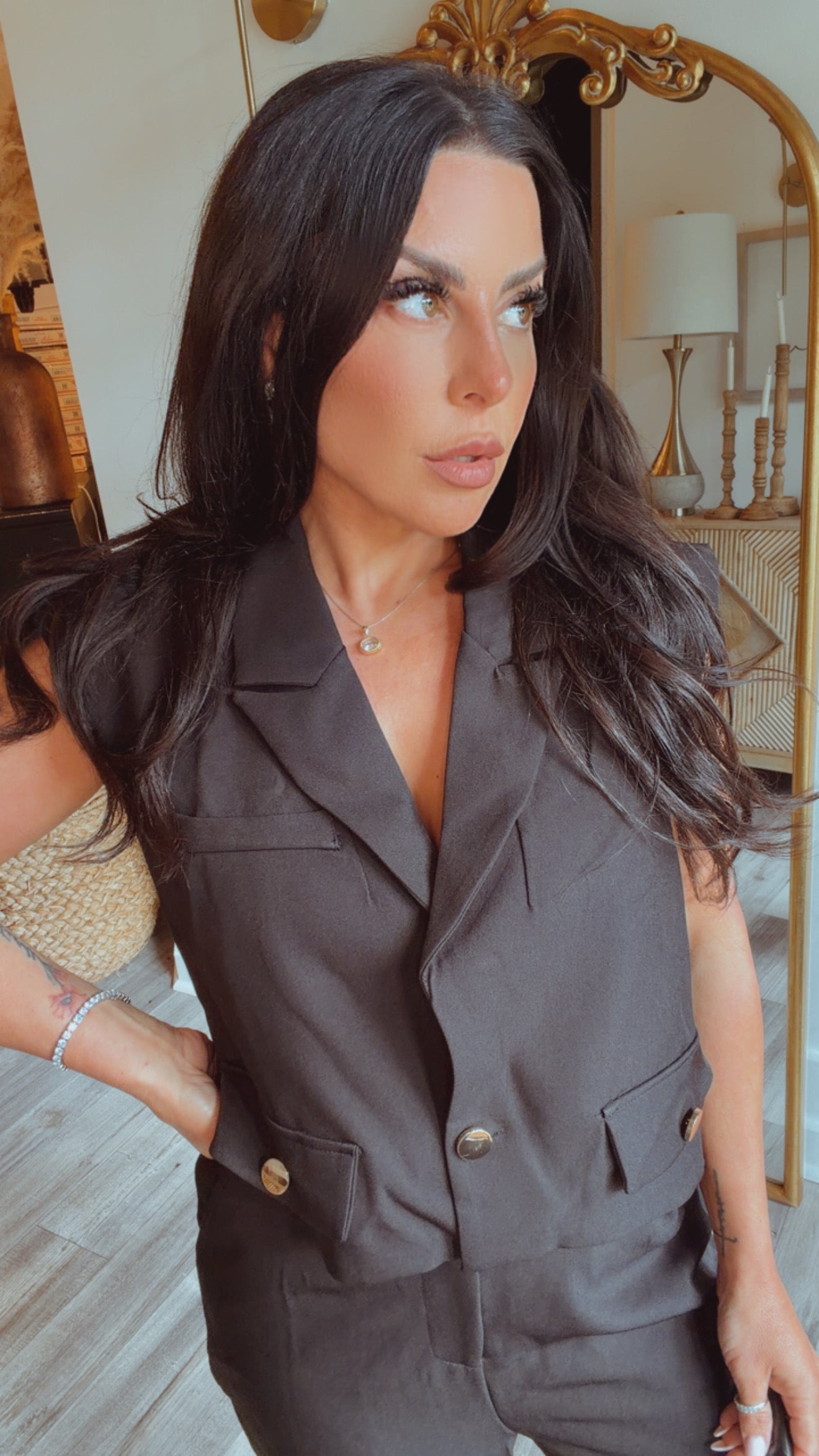Chic Black Cropped Collared Vest