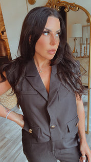 Chic Black Cropped Collared Vest