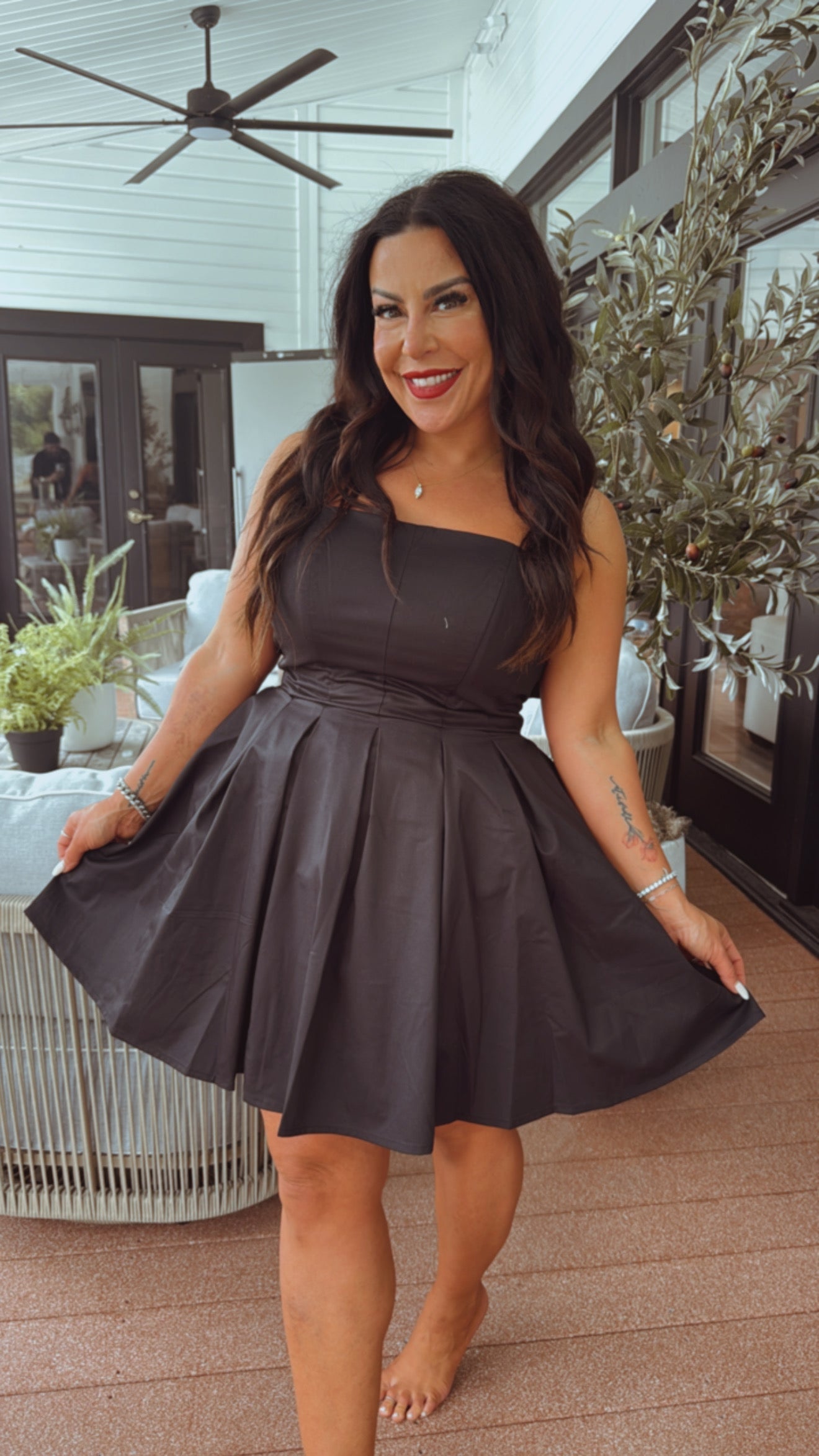 Chic Black Strapless Pleated Dress