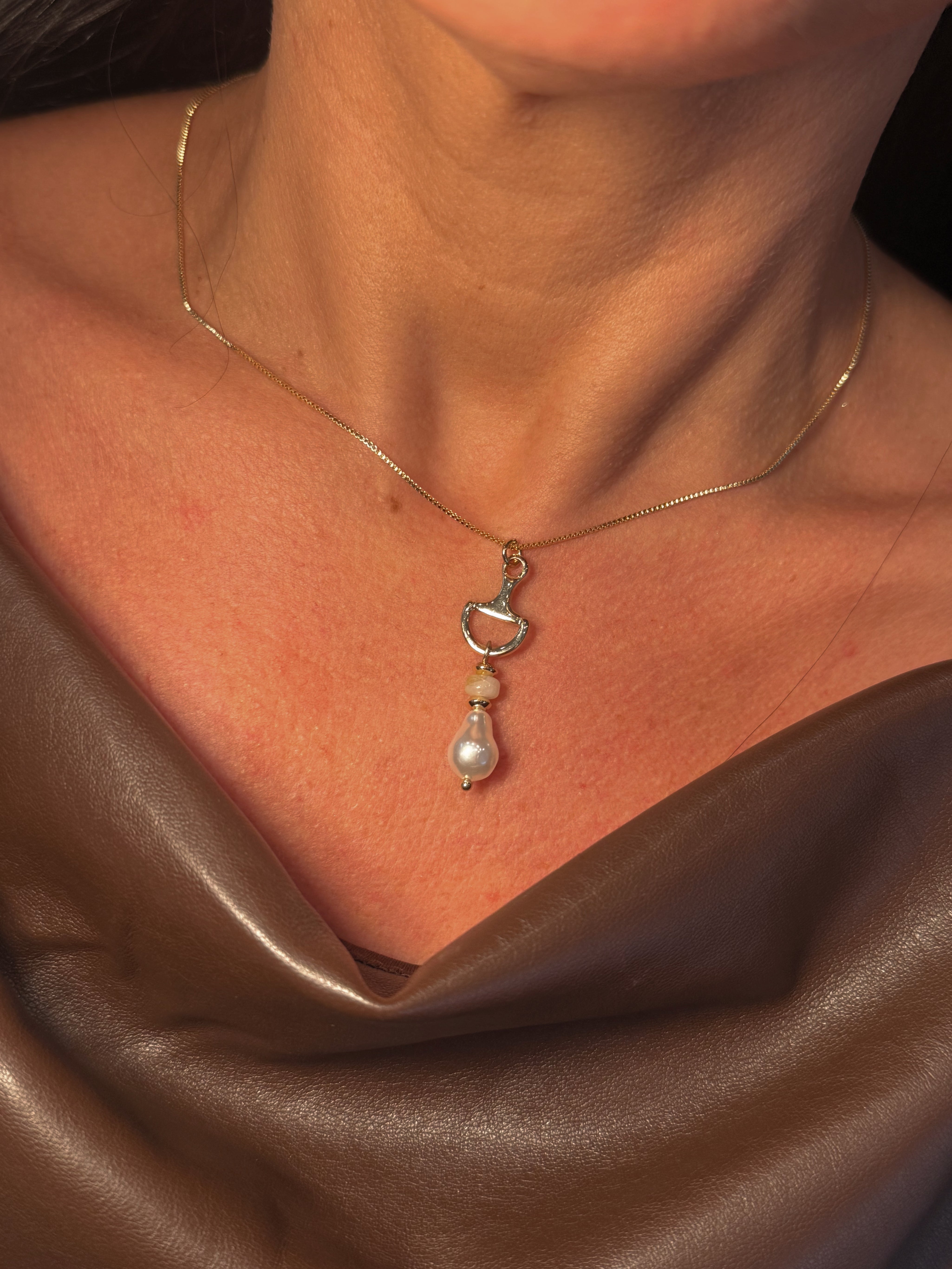Gold Horsebit Gold Pendnat Neckalce