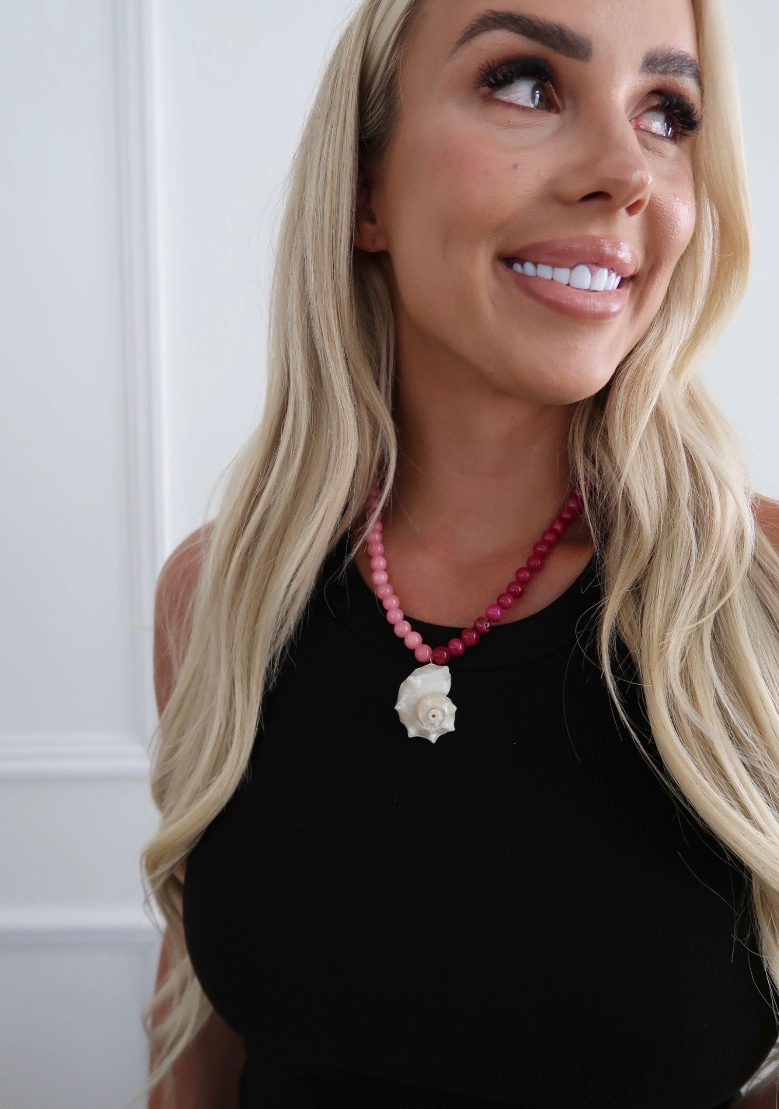 PINK SEASHELL NECKLACE