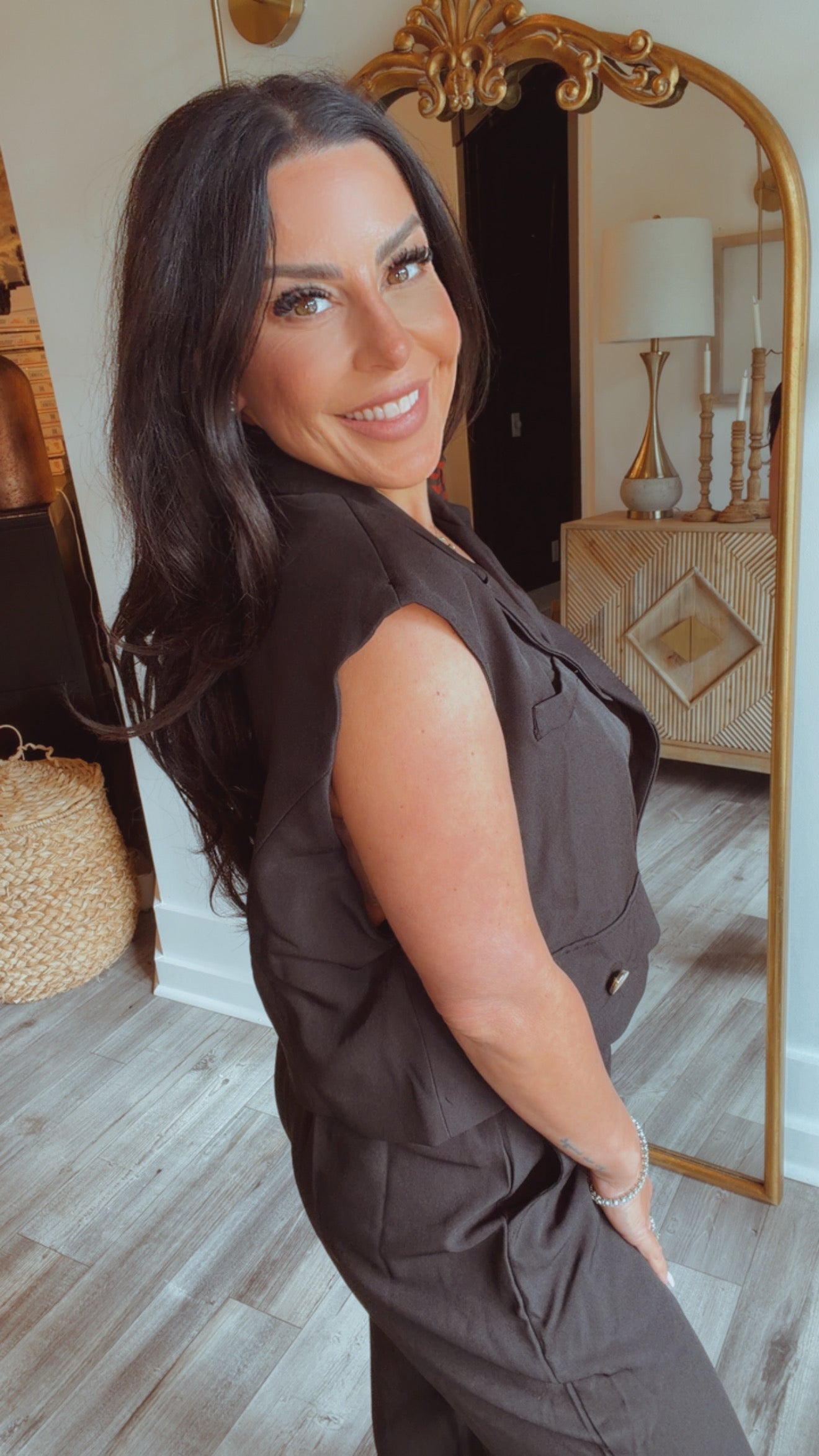 Chic Black Cropped Collared Vest