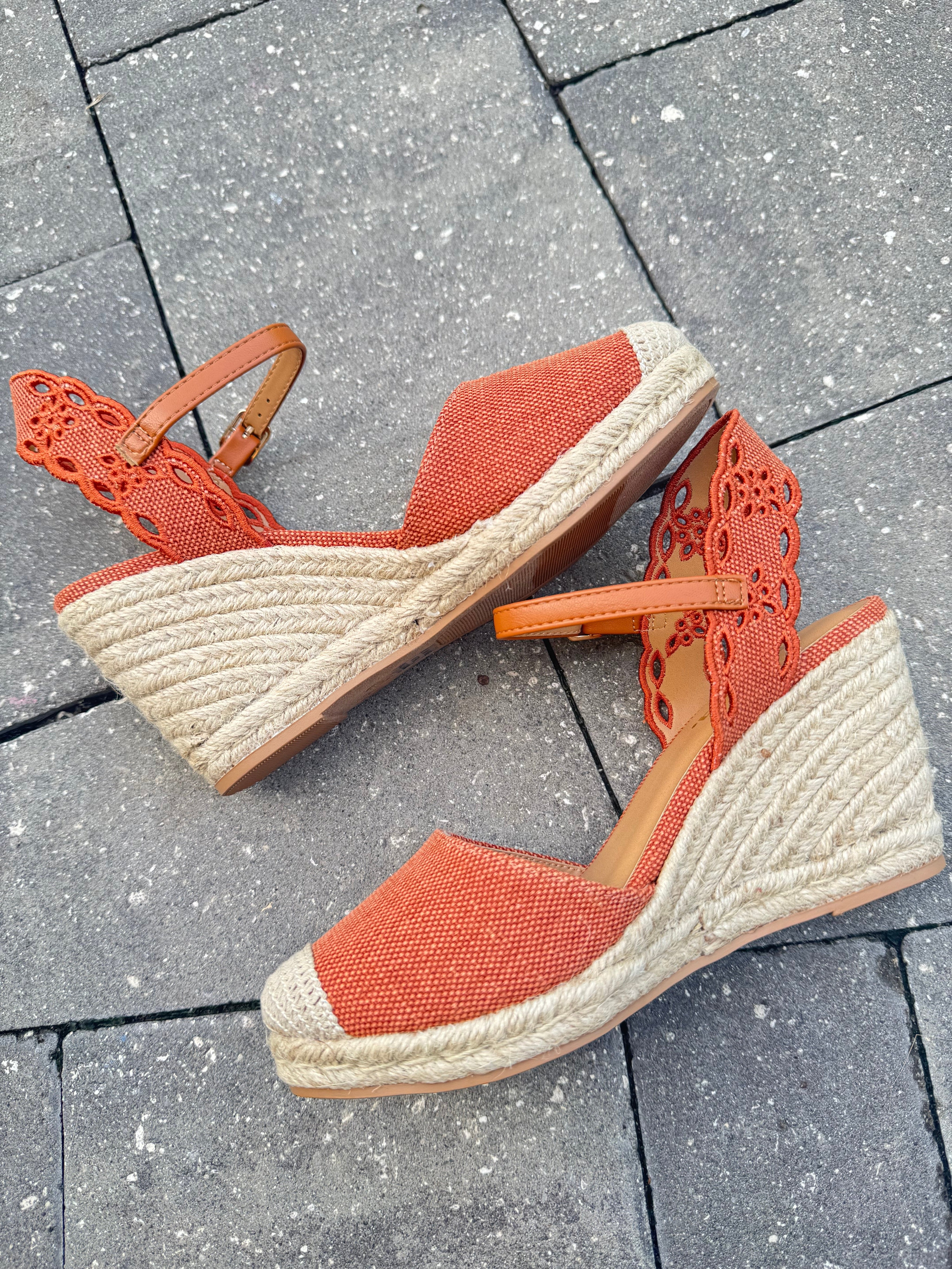 Terra Cotta and Seagrass Wedges