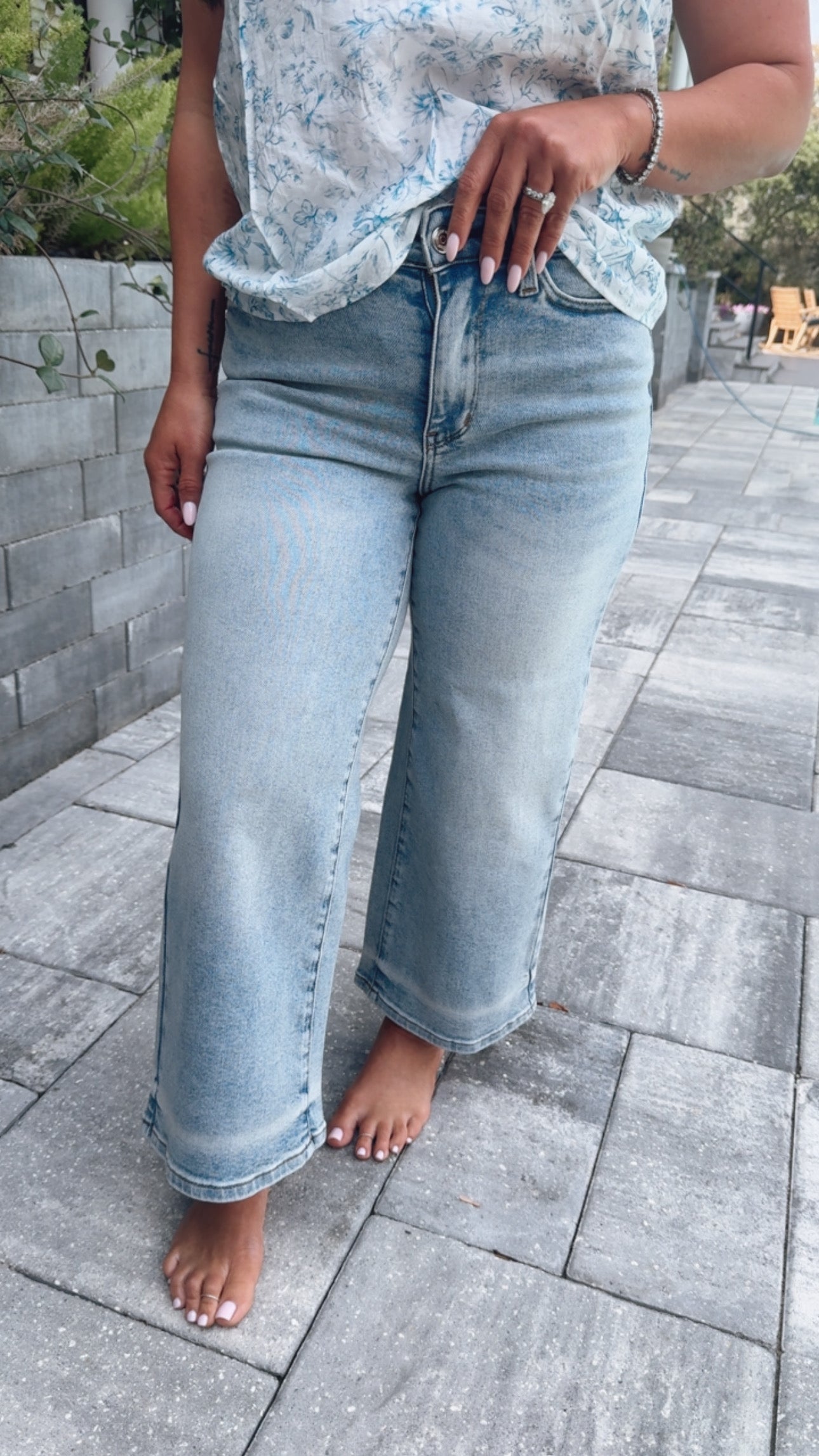 Judy Blue Medium Wash Mid Rise Wide Leg Crop Jeans