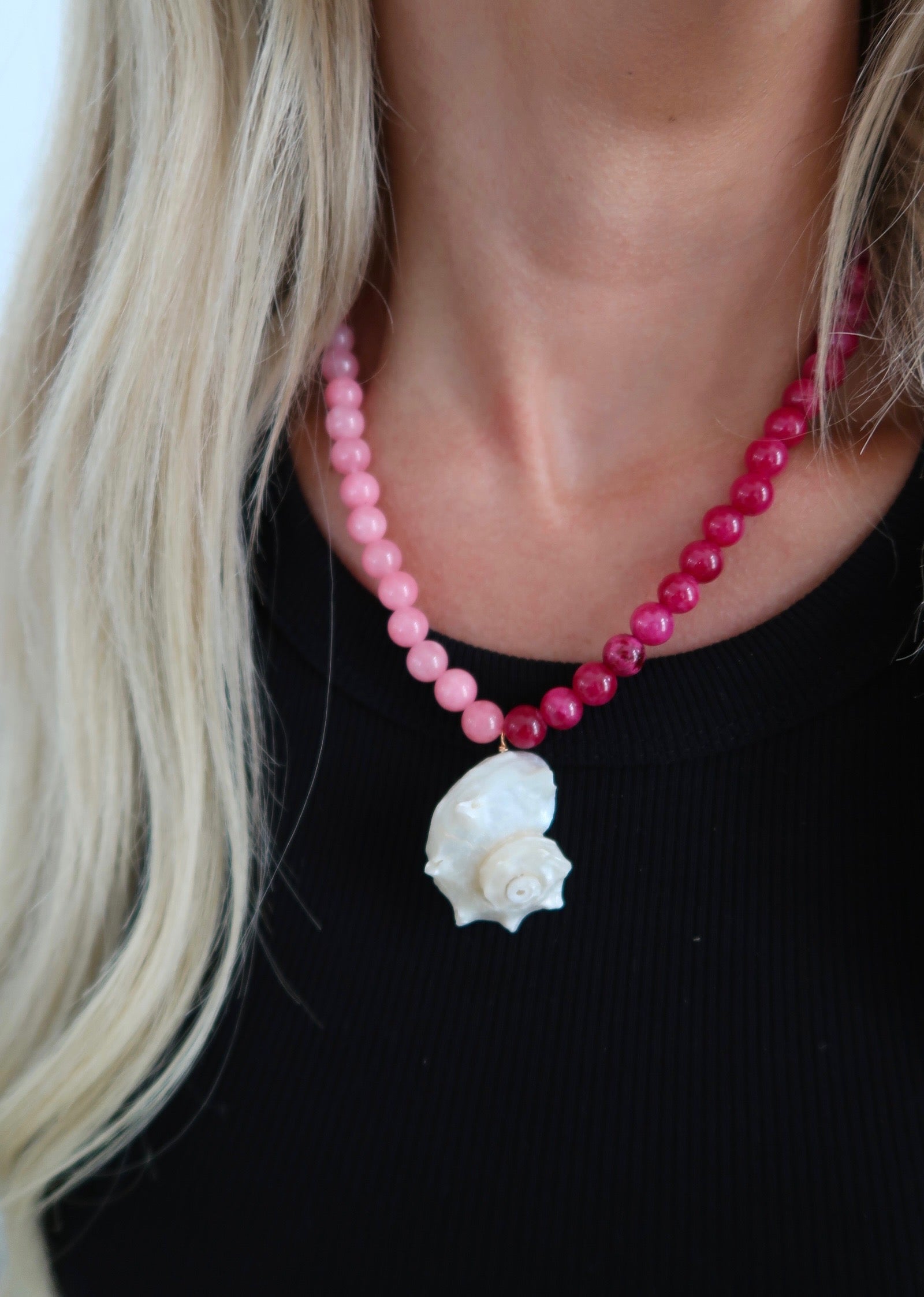 PINK SEASHELL NECKLACE