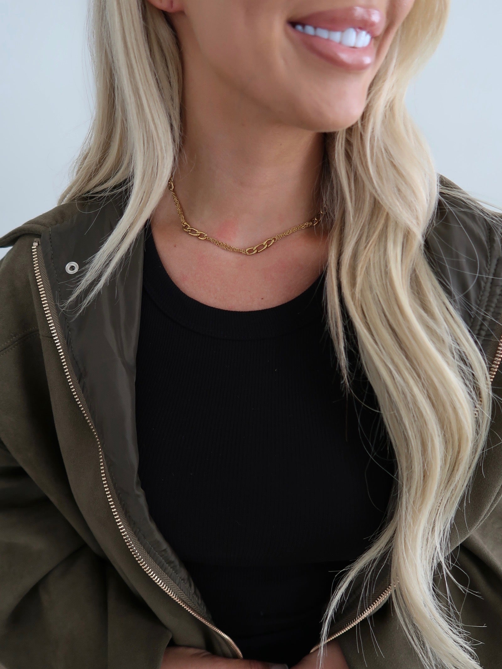 GOLD GRACE NECKLACE ￼