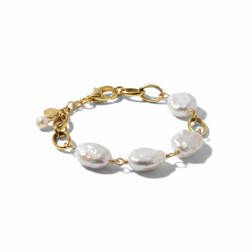 Gold and Pearl Dangle Bracelet ￼