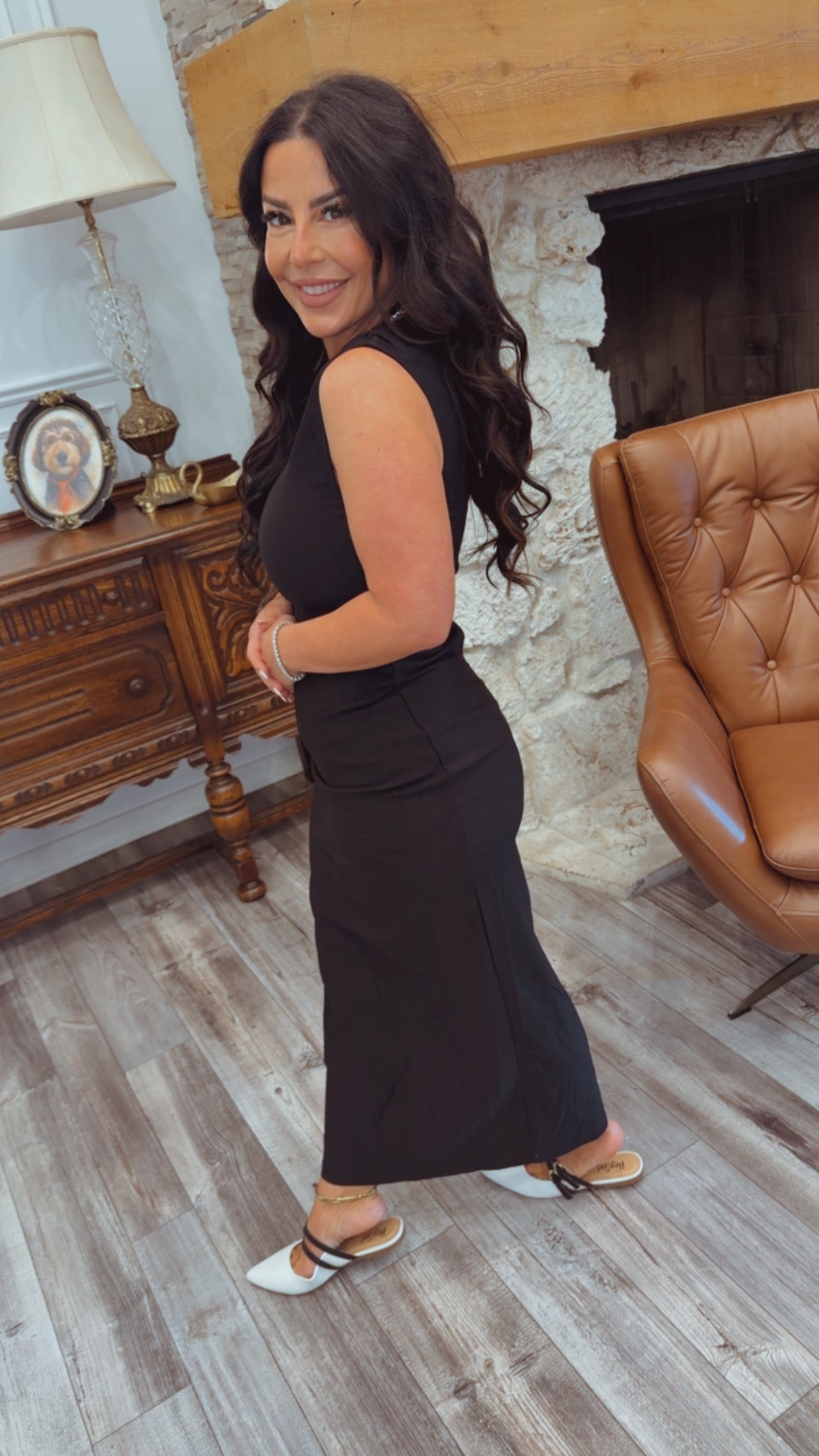 Chic Black Sleeveless Dress
