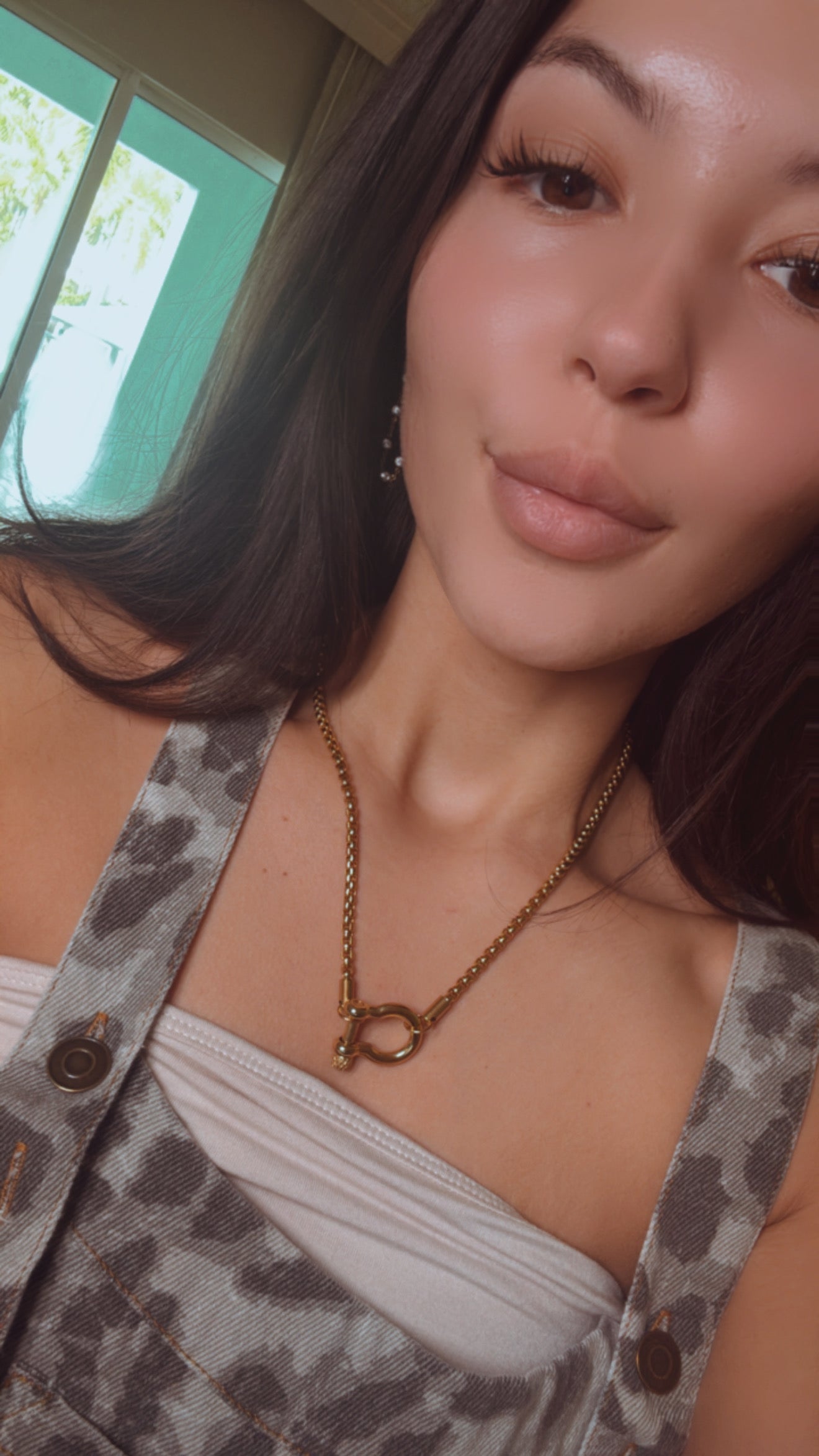 Chan Sutt Chuncky Clasp Gold Necklace