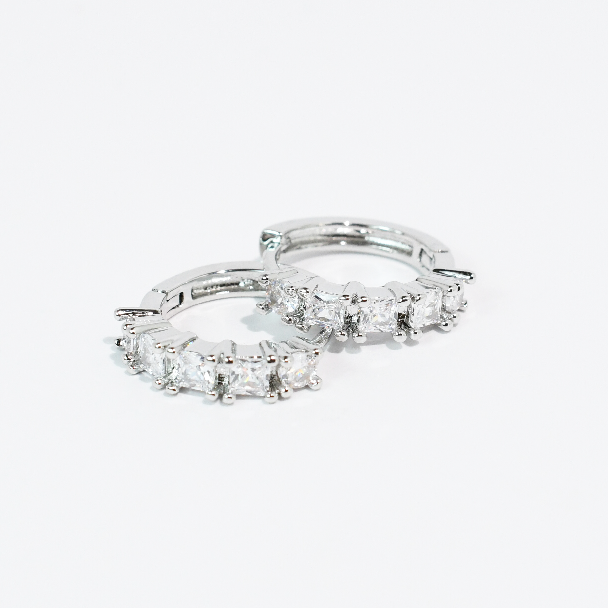 SparkleHuggiesSilver.png