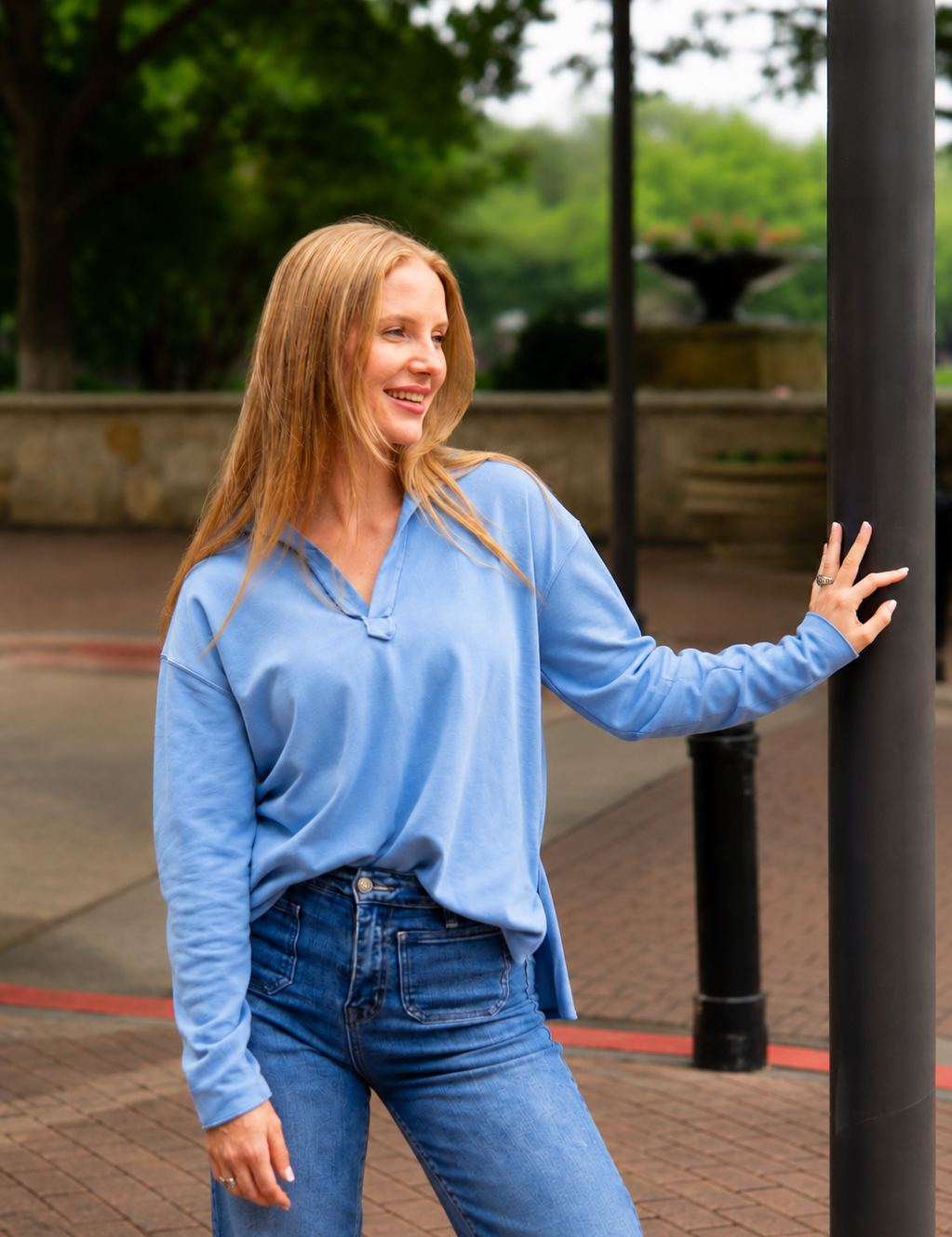 V-Neck_Collared_Pullover_Blue..png
