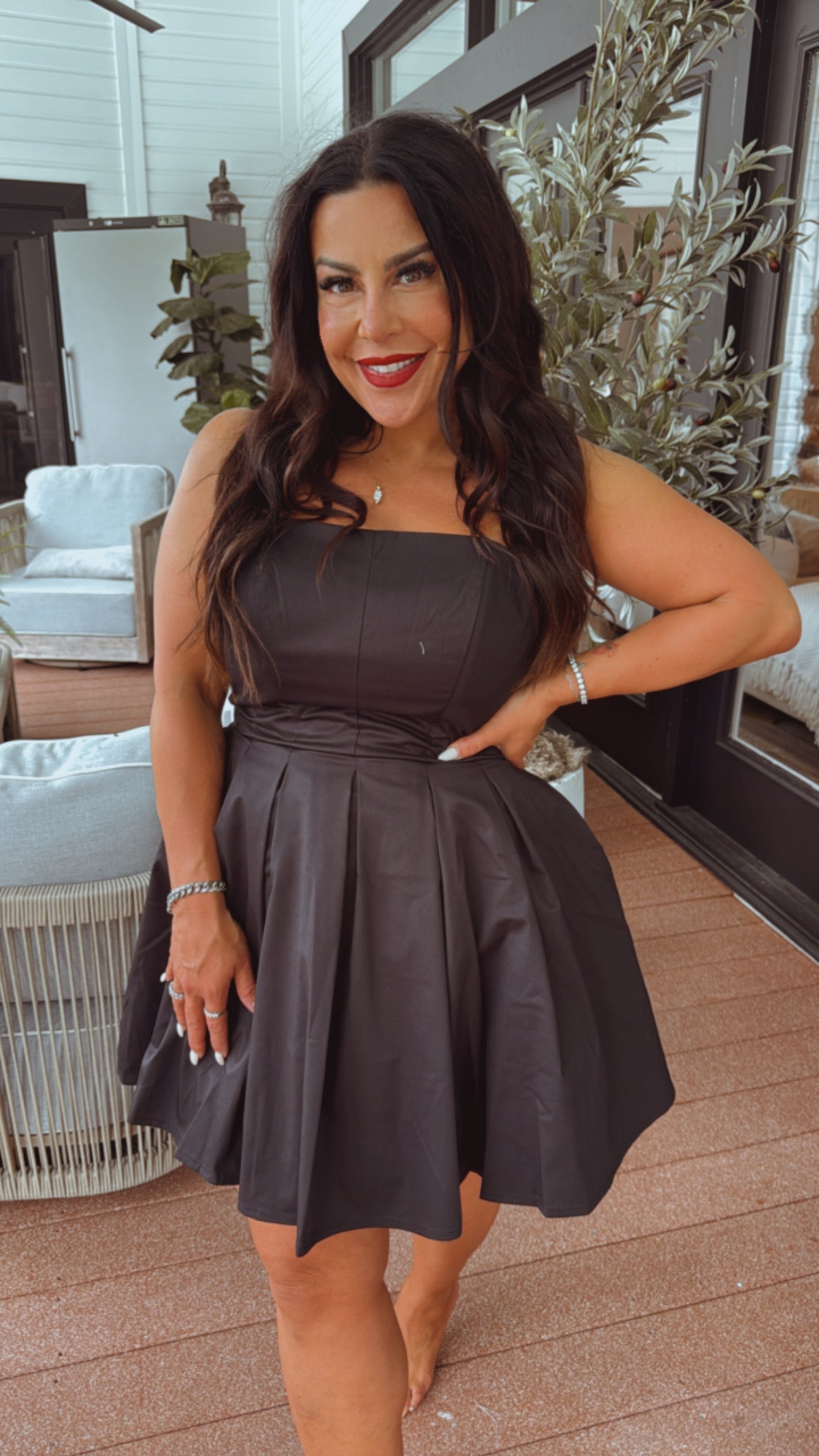 Chic Black Strapless Pleated Dress