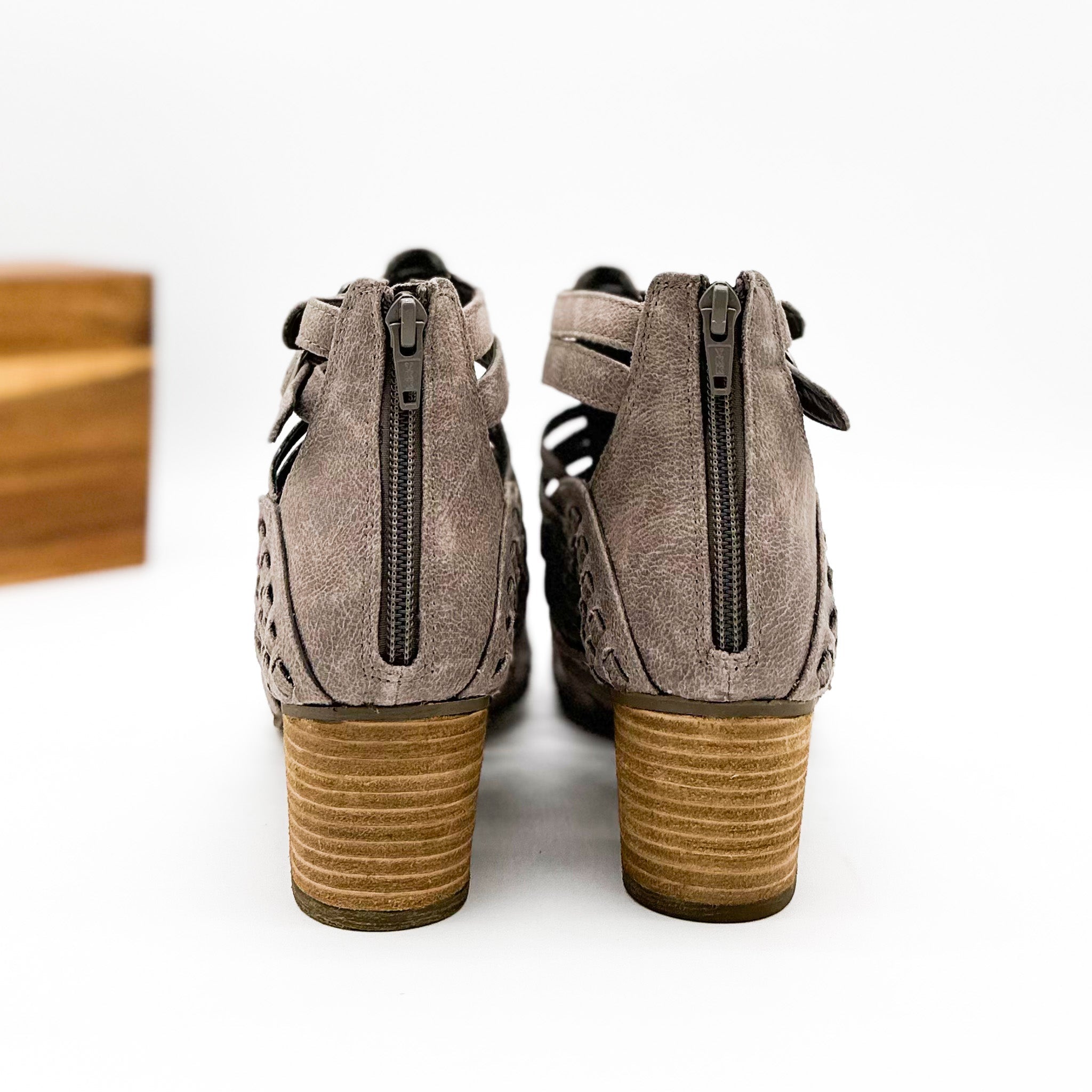 Ofanto Heeled Sandal in Grey