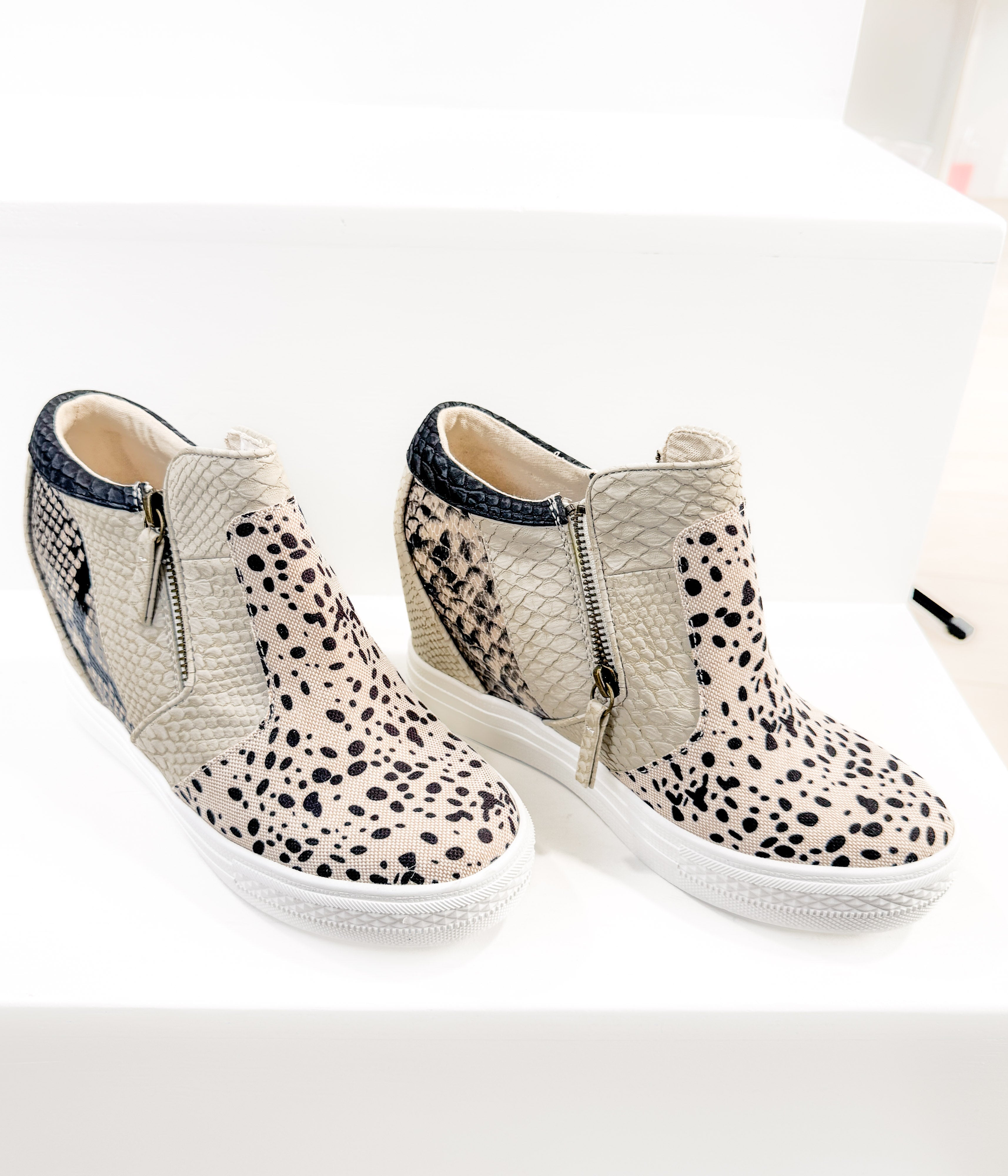 tinayaoffwhite_1of4.jpg