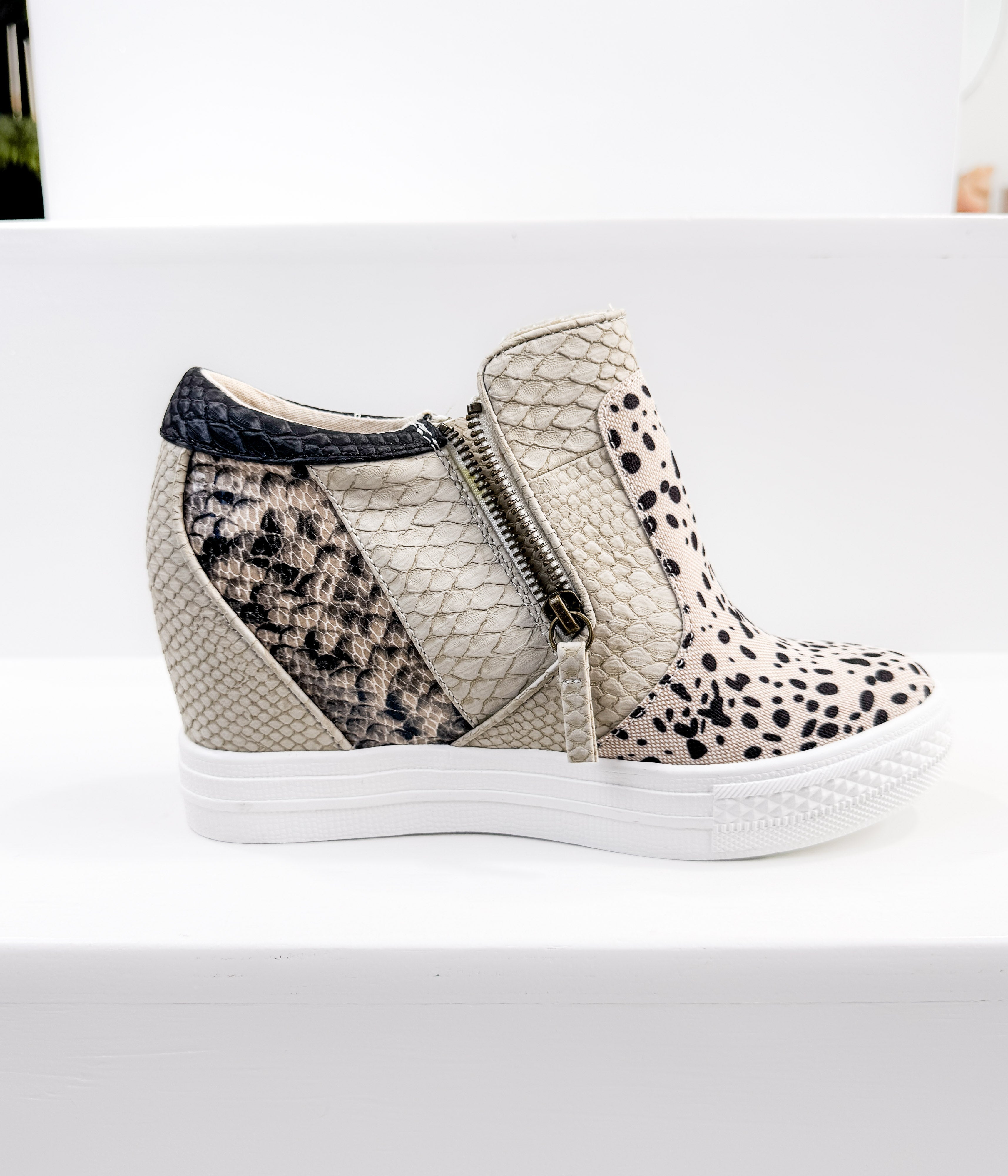 tinayaoffwhite_2of4.jpg